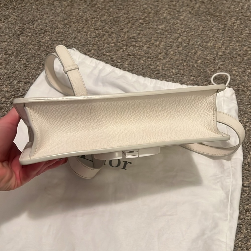 Authentic-DIOR 30 Montaigne Bag - Picture 6 of 12